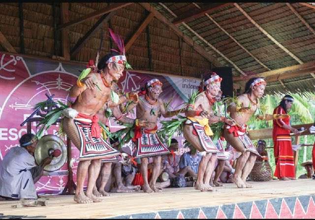 Tarian Suku Mentawai di Festival Pesona Mentawai